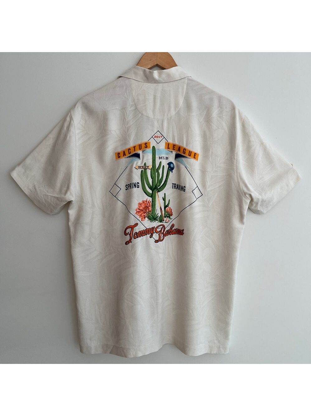 TOMMY BAHAMA Short Sleeve Button Front Shirt MLB Baseball 2017 Cactus League AZ